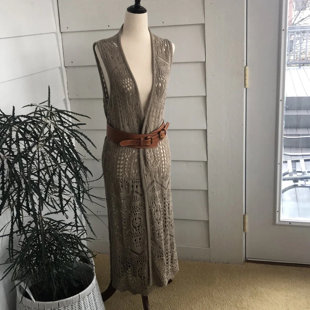 Chelsea & Theodore, long hand knit khaki vest, size L, classic/versatile worn 1x - Picture 6 of 6